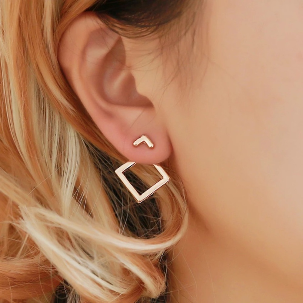 Square earrings in Gold color